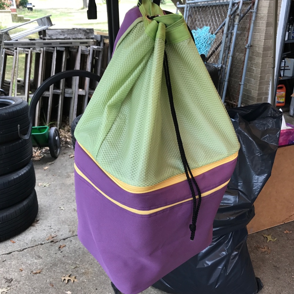 Tupperware backpack bag thermal with pockets